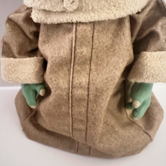 Hasbro Galactic Snackin' Grogu Animatronic Action Figure - Picture 4 of 10